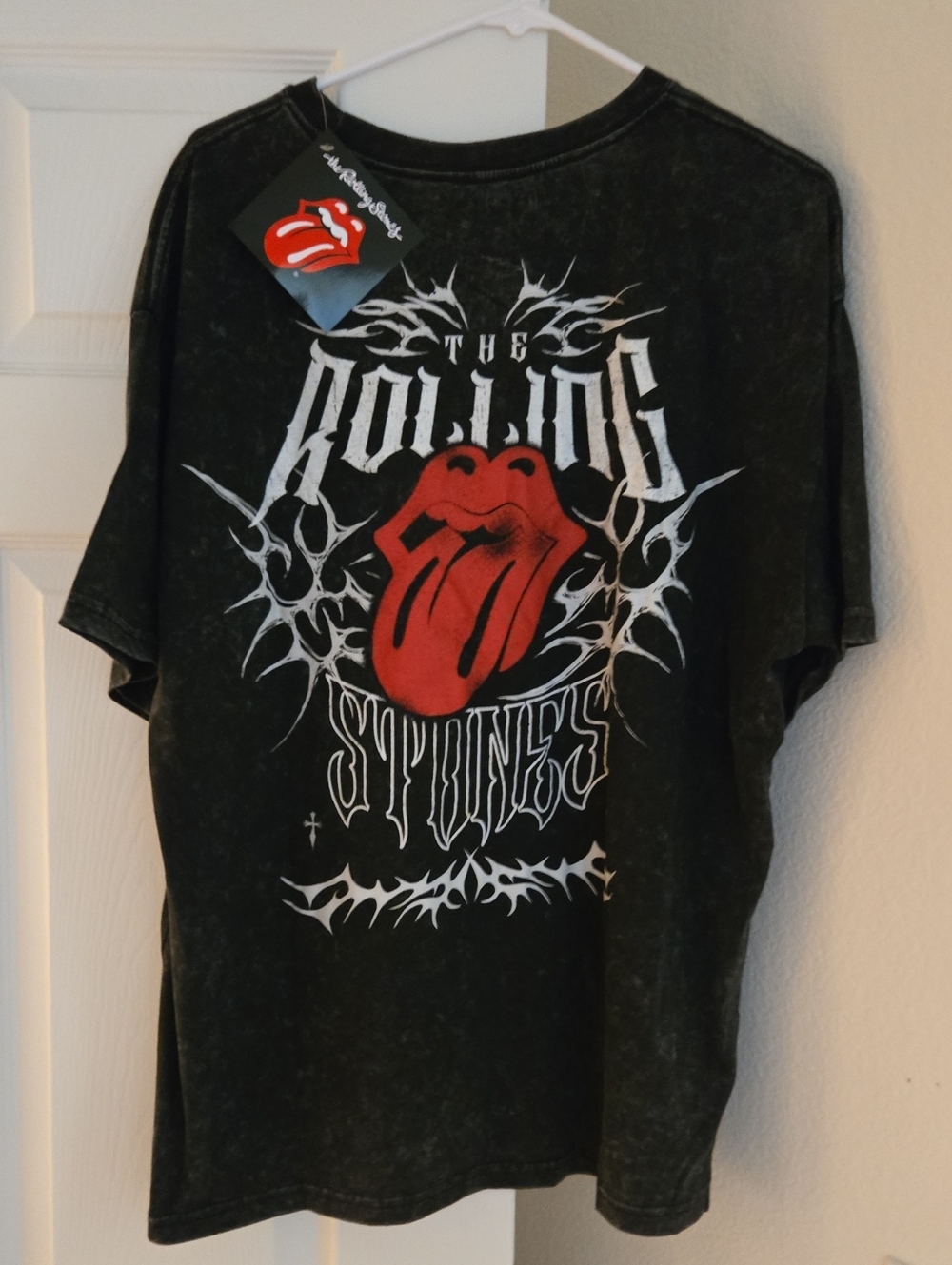 Rolling Stones Black Short-Sleeve Tee with Red Tongue Graphic  Unisex Size L NWT - Picture 2 of 4